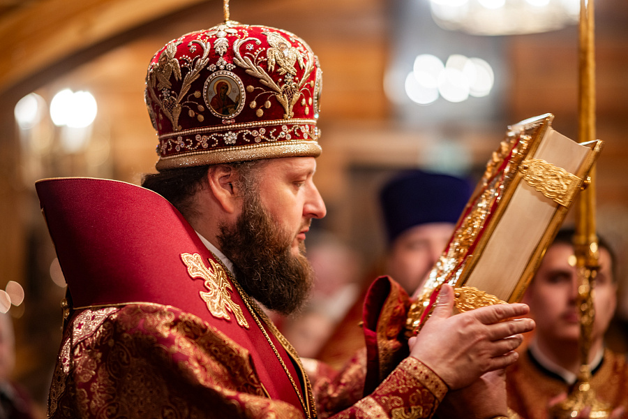 Божественная литургия в храме царственных страстотерпцев деревни Плещеево г.о. Подольск